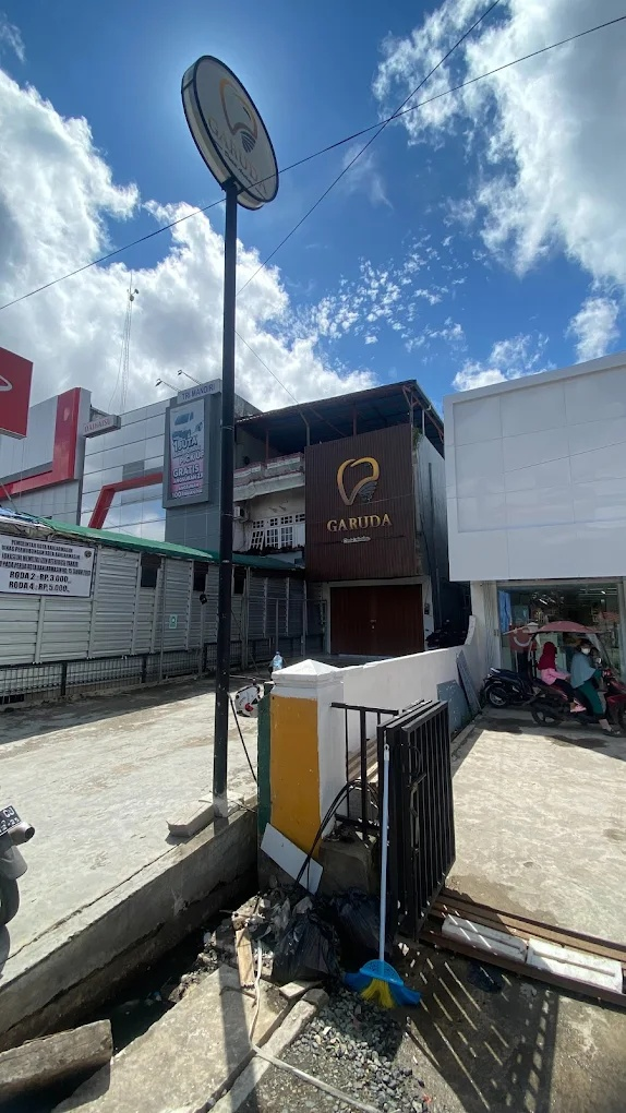 Tampak depan klinik Garuda Dental Aesthetic Banjarmasin